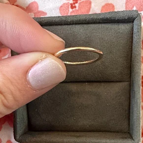 Elegant 14K Gold Women's Ring - Picture 4 of 4